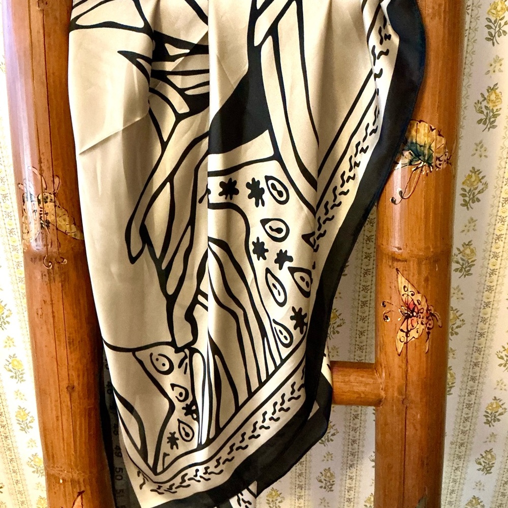 Black and Cream Patterned Scarf